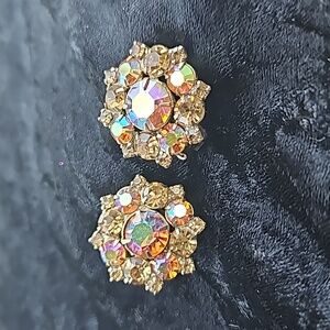 AB rhinestones 1945 clip-on  excellent condition all stones in place Great condi